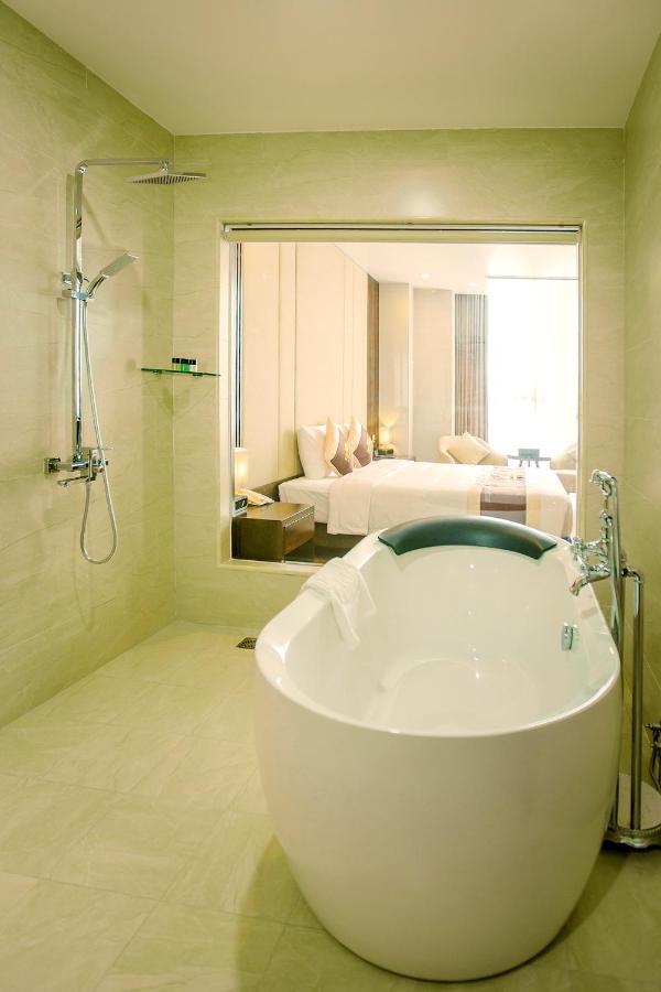 Luxury6 Hotel Mong Cai Buitenkant foto